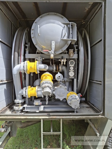 Cysterna paliwowa naczepa dystrybutor CND-21 (komplet składający się z ciągnika siodłowego 3-osiowego JELCZ C642D oraz cysterny na naczepie 2-osiowej o pojemności 21 000 l) 